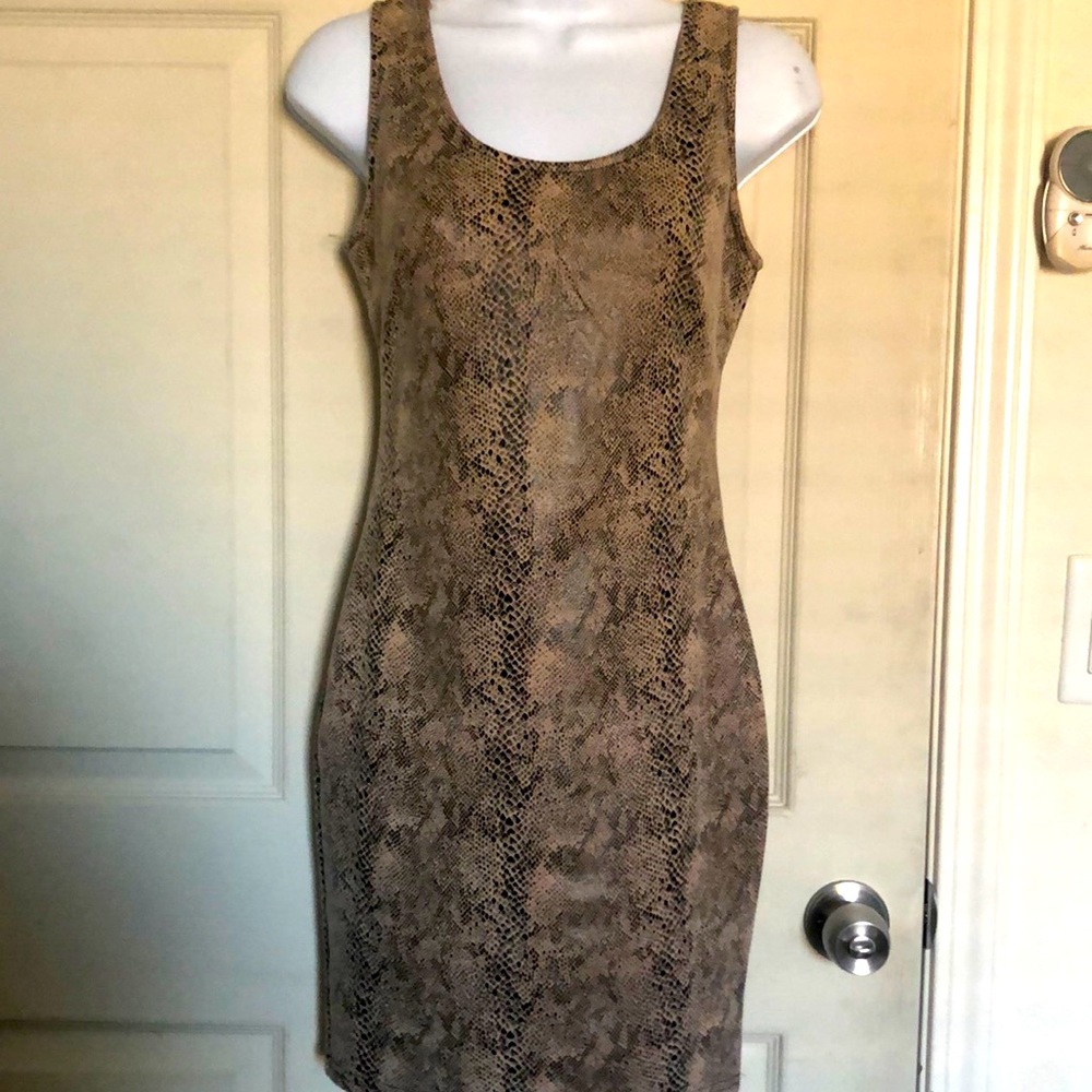 Small fashion nova form fitting dress